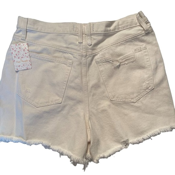 NWT We The Free Women's Bright White Distressed Cut-Off Jean Shorts Size 31 - Picture 2 of 9